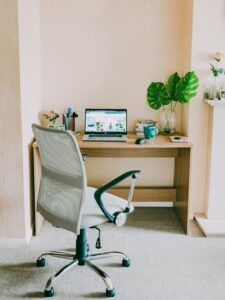 Consejos prácticos para organizar un espacio de trabajo en casa eficiente y cómodo