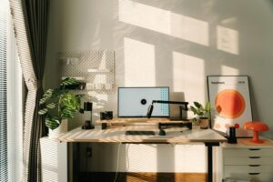 Consejos prácticos para organizar un espacio de trabajo en casa eficiente y cómodo